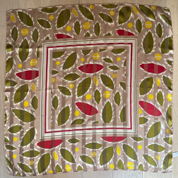 Metropolitan Museum of Art Vintage Silk Scarf - Picture 2 of 10